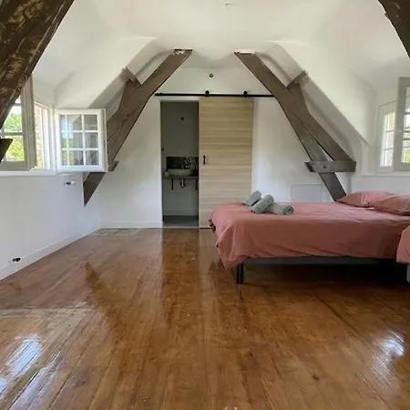 Maison Des Amis Serez Le Bois